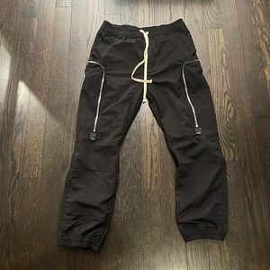 zip pocket pants